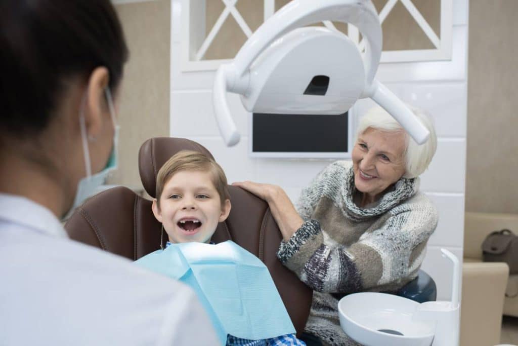 De la dent de lait au sourire adulte
